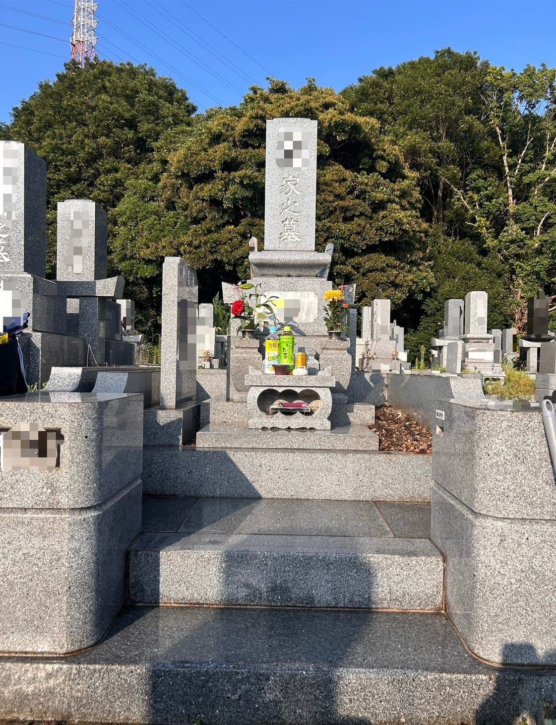 千葉県でのお墓掃除代行の作業の様子